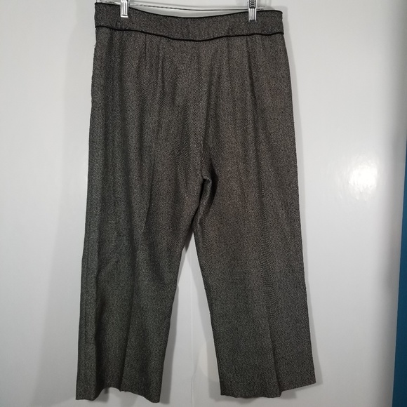Larry Levine Black & White Cropped Dress Pant / 10 - Picture 4 of 8